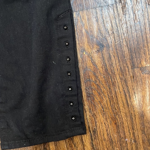NWOT Chicos Black Ankle Jeans size 2R/12 - Picture 3 of 3